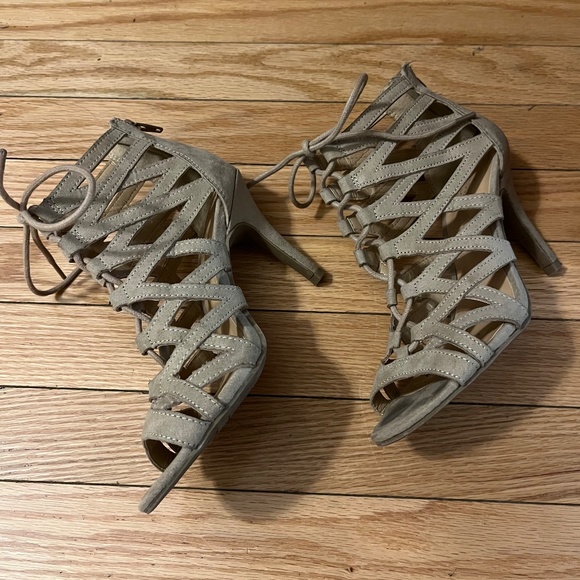 Christian Siriano for Payless Nude Suede Heels Size 6 - Picture 1 of 5